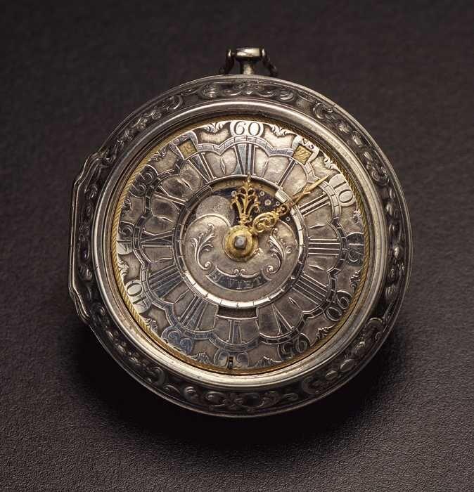 Zakhorloge met zilveren wijzerplaat met hierin datumkalender met maangezichten en gouden wijzers,…