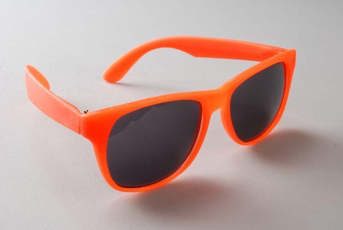 Oranje zonnebril met blauwgrijze glazen