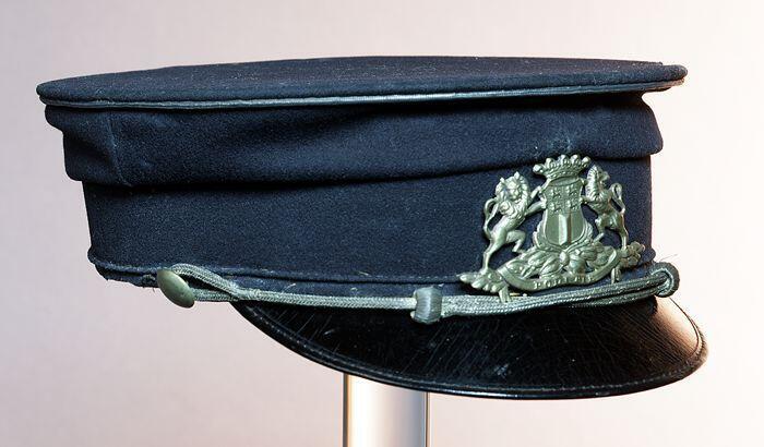 Politiepet of platte-pet