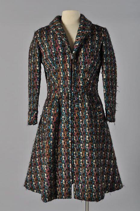 Knielange klokkende winterjas, mantel van grove tweed in zwart, turquoise, wit en fuchsia,…