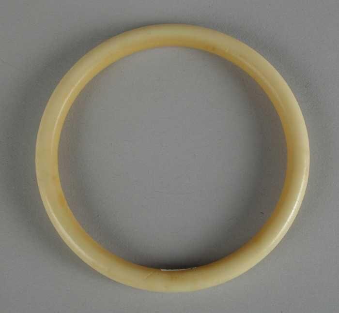 Ivoren armband, gesloten ring
