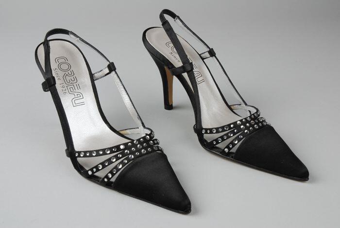Paar damesschoenen, zwart met hoge hak en strass-stenen, slingback, "Corbeau"