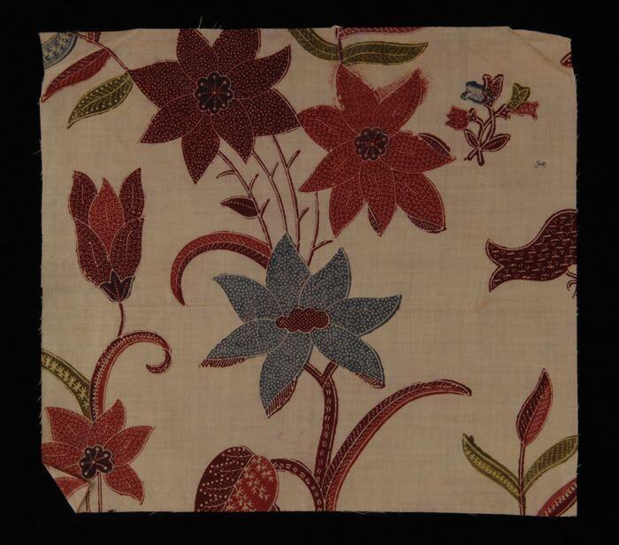 Stofstaal, katoen met veelkleurig batik dessin met bloemranken op lichtgeel fond, Kralingse…