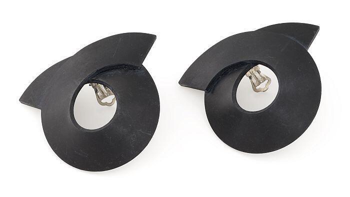 Grote zwarte rubbern oorclips