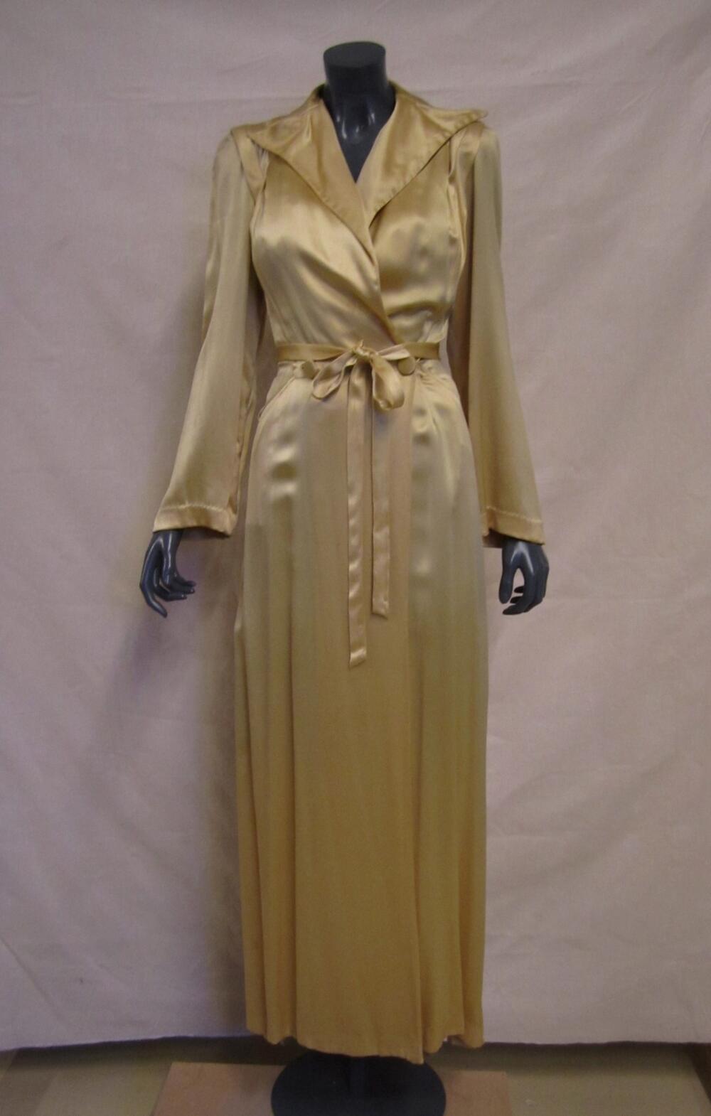 Ochtendjas van gele, synthetische crêpe satin, lang model met 2 stofknopen in de taille