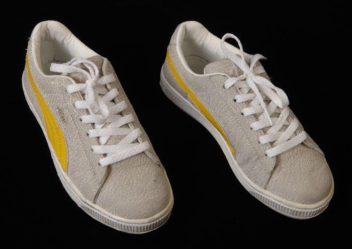 Paar grijze suède (?) sportschoenen van Puma