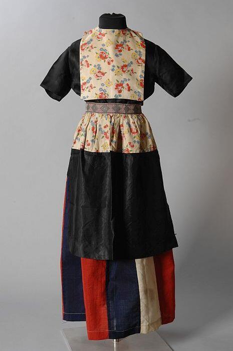 Kinderverkleedkleding, 'boerinnenpakje' met rok, jak, bef, groot schort, klein schort en mutsje