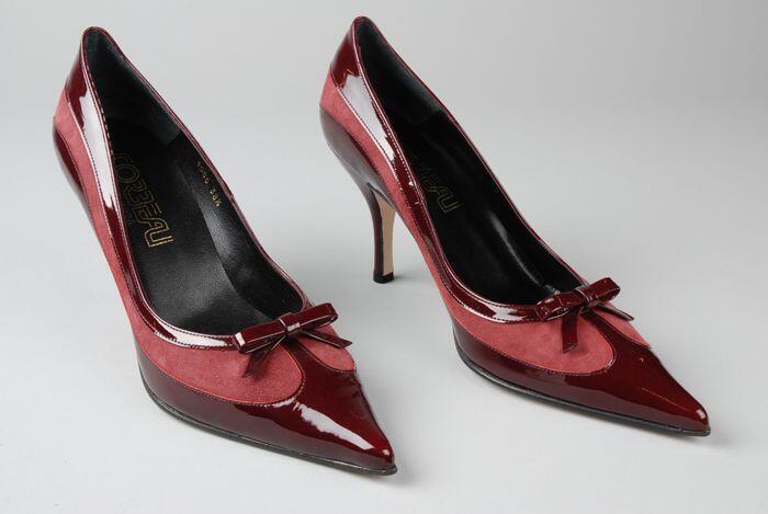 Paar rode pumps, hoge stiletto hak, "Corbeau"