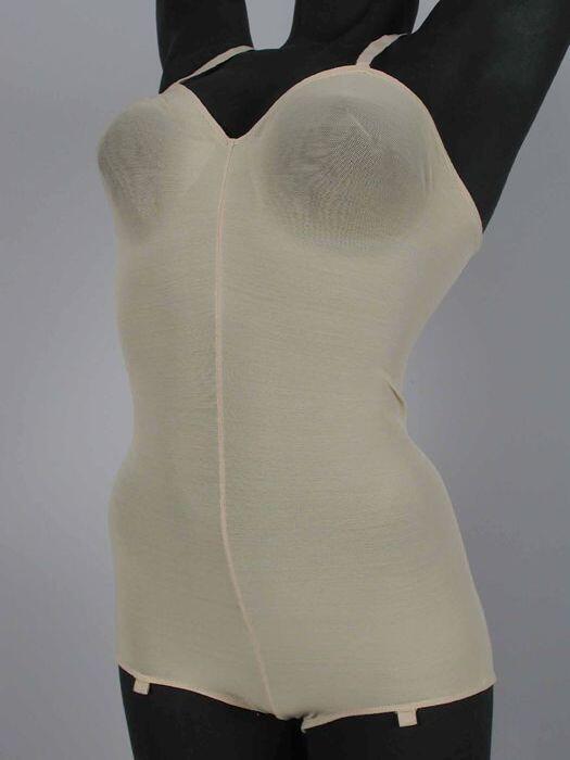 Huidkleurige figuurcorrigerende bodystocking van elastisch materiaal, haak-en-oogsluiting in het…