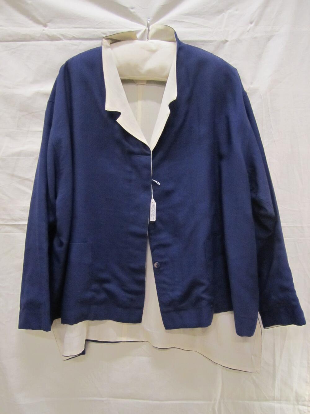 Jasje van donkerblauwe wol, wijd model met revers