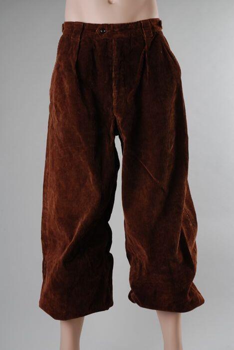 Bruine corduroy herenbroek met aan de onderzijdepoffende pijpen, ook plus fort genoemd, elastische…