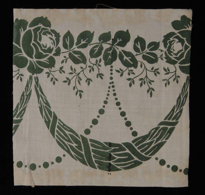 Stofstaal, katoen met dessin met bloemranken en guirlandes in groen, Kralingse katoenaatschappij, …