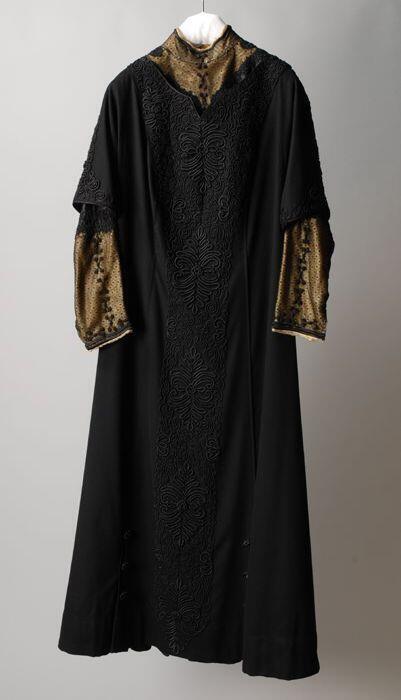 Zwarte japon met gele blouse