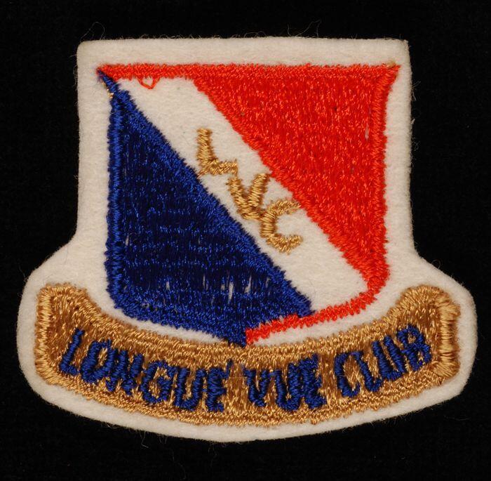 Stoffen embleem, schildvormig diagonaal Franse vlag met in wit "LVC" en eronder op goud in blauw …