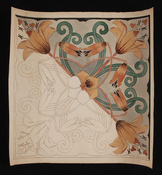 Ontwerptekening, symmetrisch ornament met lelies in zwarte inkt en deels in grijze, beige en…