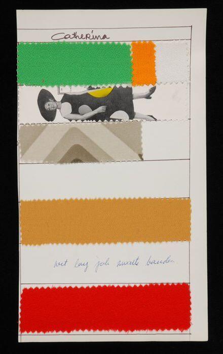 Stalenblad met zes opgeplakte stoffen van de collectie van Cargelli uit 1970