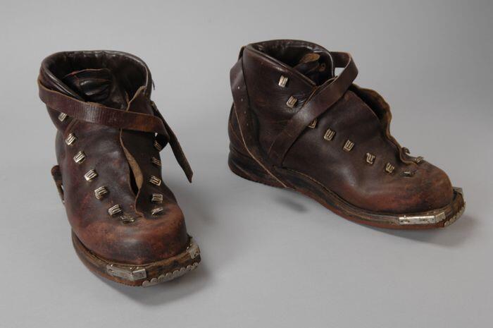 Bruine leren skischoenen, met metaal verstevigd