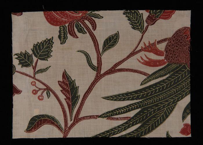 Stofstaal, katoen met batikdessin in tinen groen en roze, Kralingse katoenaatschappij, "2820"