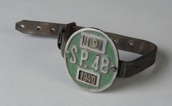 Armschild van de brandweer met "No 9 / SP.48 / 1940"