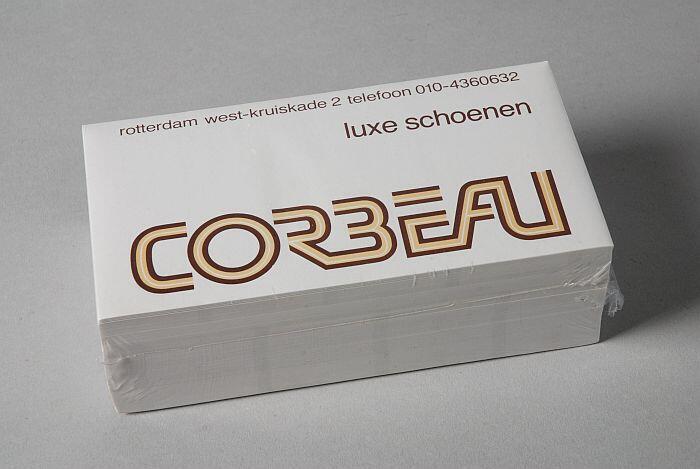 Pakje visitekaartjes van "Corbeau"