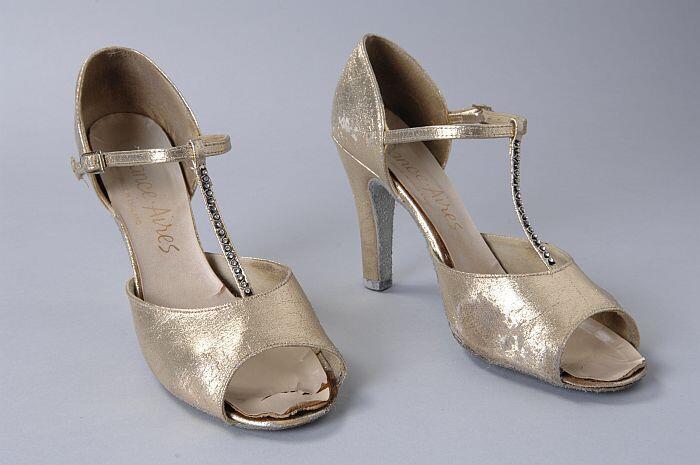 Goudkleurige dansschoenen met open teen, T-bandsluiting met gesp en strass-steentjes over het bandje