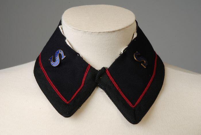 Uniformboord van damesuniform Leger des Heils