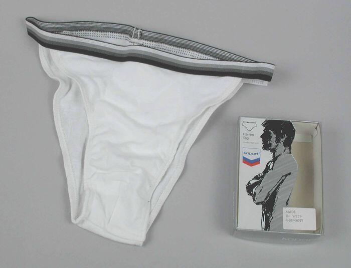 Tangaslip of heupslip (1) van wit tricotkatoen met elastieke tailleband in zwart, wit en grijs, met…