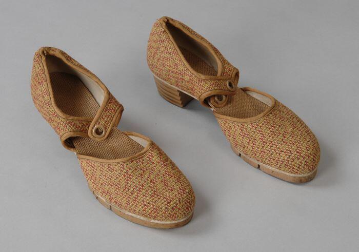 Damesschoenen van rood, geel en beige geweven papiertouw