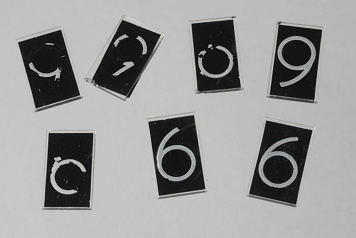 Cijfer "6" of "9", zilverop glasop zwarte of doorzichtige ondergrond, Corbeau