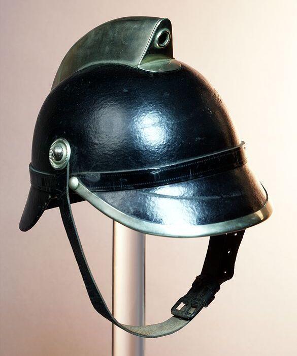 Zwarte politiehelm, dagelijkse dracht Charlois