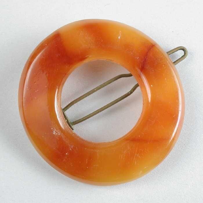 haarlip, oranje-geel gevlamde platte ring