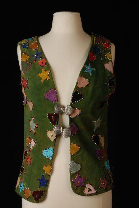Hotpantspak, groen gilet met borduursels