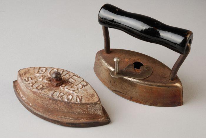 Ellipsoïdisch strijkijzer, zool en binnenijzer een geheel, merk "Dover", type "Sad Iron"