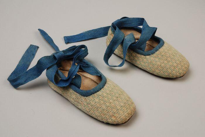 Babyschoentjes met blauwe bies