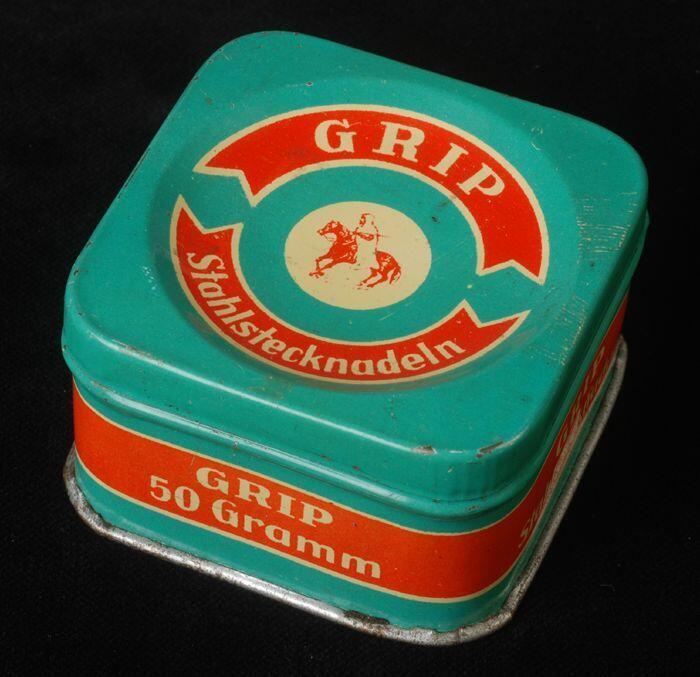Halfhoog vierkant groen, rood en wit blik, "Grip / Stahlstecknadeln"