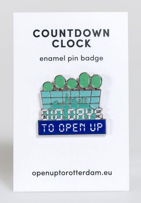 Draagspeld of pin met aftelklok op karton, merchandise tijdens of voorafgaand het Eurovisie…