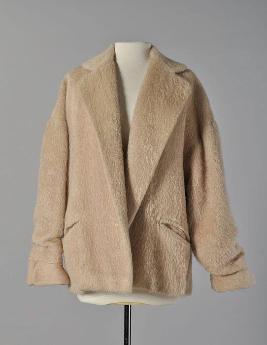Kort beige pluizig jasje