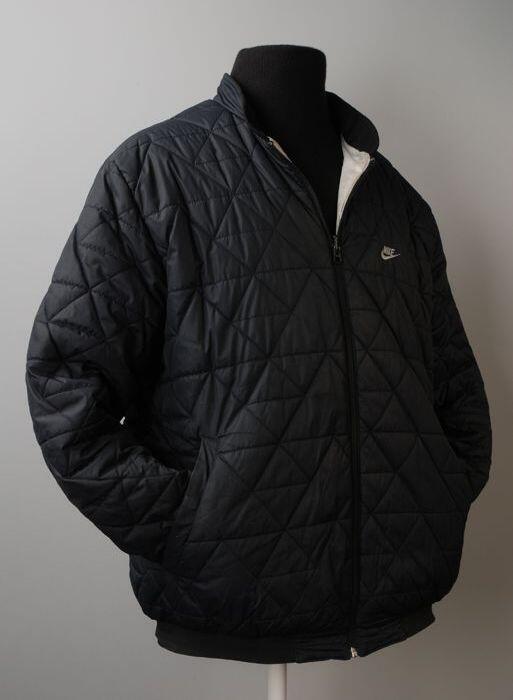 Zwarte jas, merk Nike, ritssluiting, omkeerbaar