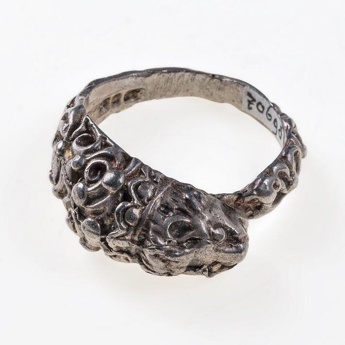 zilveren ring met dierenkop