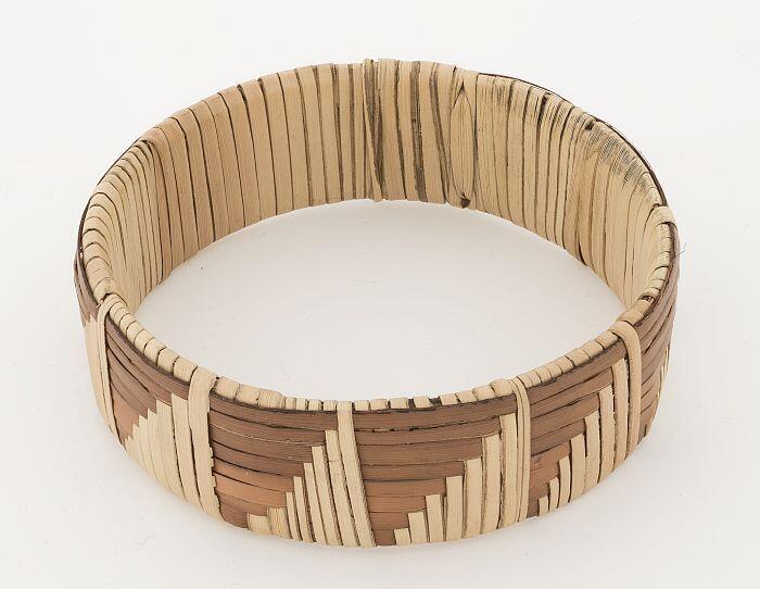 Rieten armband, licht en donker