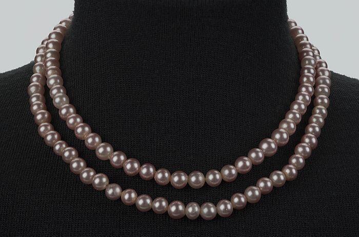 Kralenketting, dubbel snoer van roze kunststofparelmoerglans kralen, verbindingsstukje met kleine…