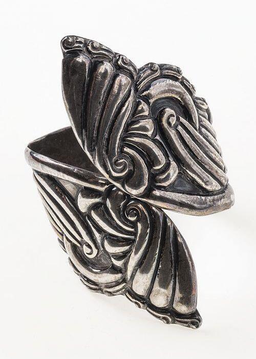 Brede verzilverde armband met scharnier