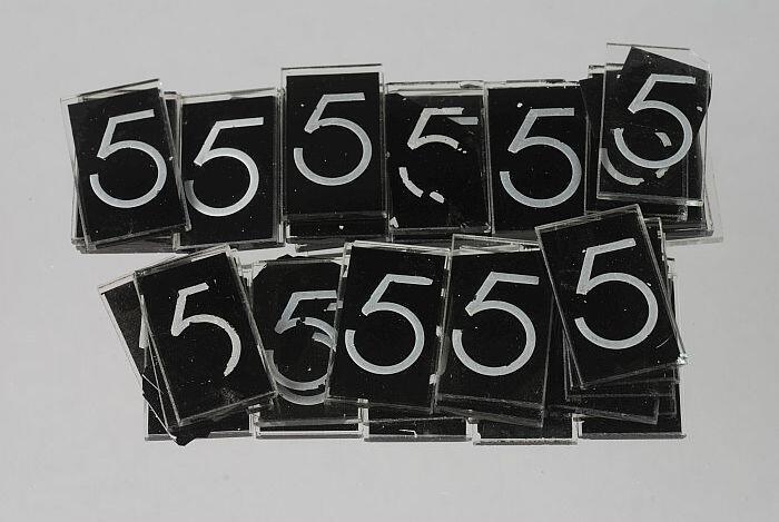 Cijfer "5", zilverop glasop zwarte of doorzichtige ondergrond, Corbeau