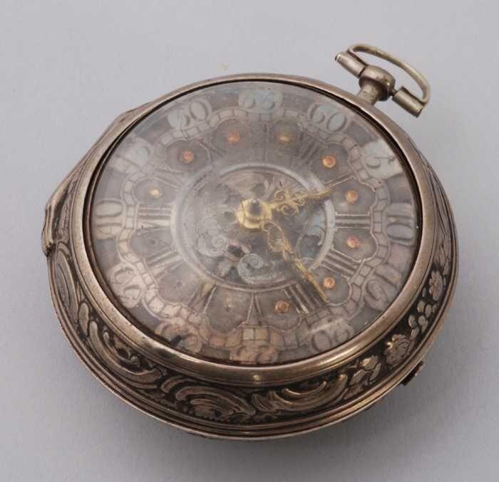 zilveren zakhorloge met zilveren wijzerplaat met ajour hartplaatje en roodgouden uurpunten en…