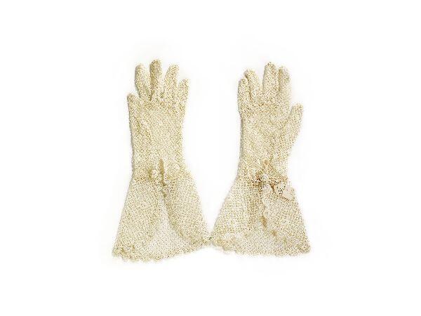 Een paar vrouwenhandschoenen