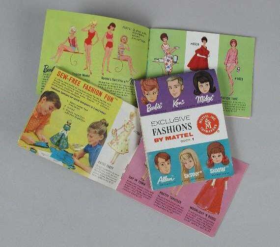 Drie delen van reclameboekjes van Barbie met modeplaatjes, "Exclusive Fashions by Mattel"