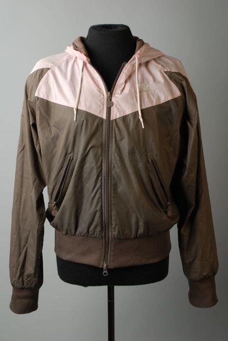 Jas met capuchon van merk Nike, kleuren bruin en roze