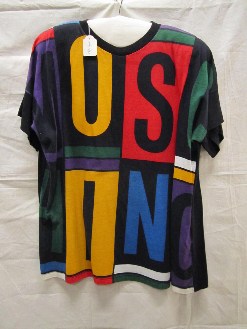 T-shirt van zwart tricot van katoen met opdruk van gekleurde letters (geel, paars, rood, groen en…