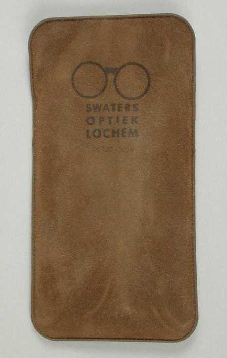 Brillenkoker, etui van soepel bruin imitatie-suède met opdruk, zwarte plastic binnenzijde "SWATERS"