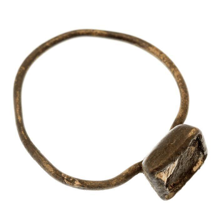 Koperen ring met vierkante zettin voor steen